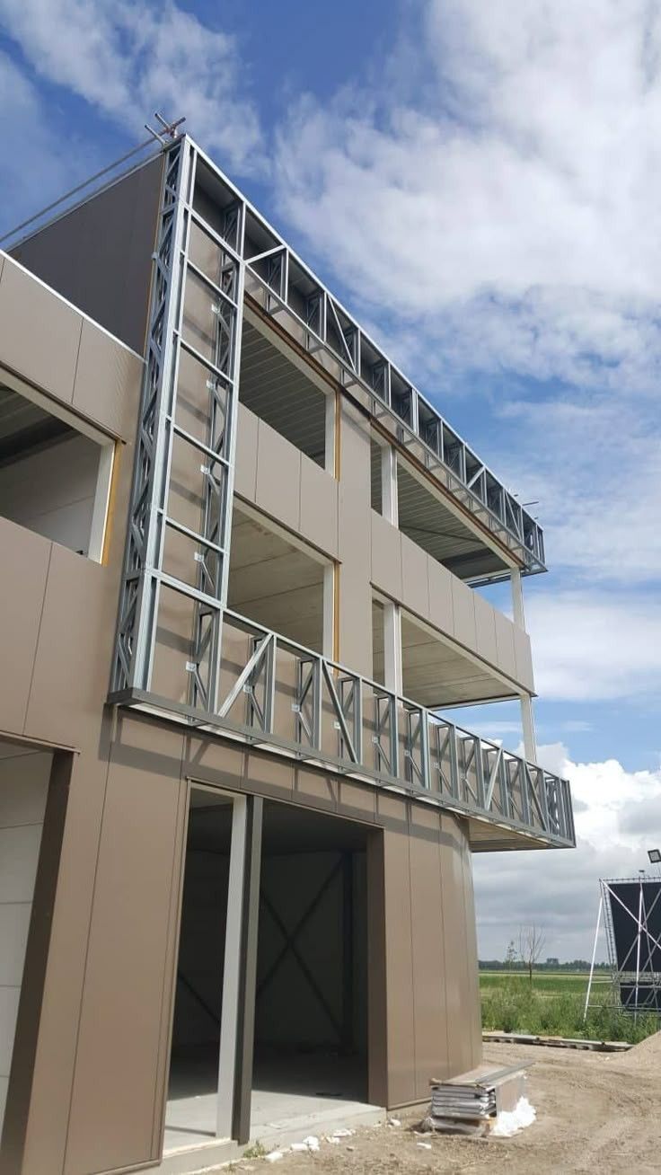 Estrutura metálica aplicada em fachada de prédio